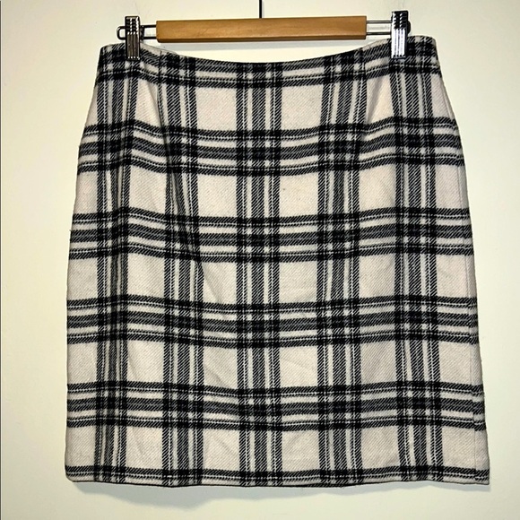 Eddie Bauer Dresses & Skirts - Women’s Eddie Bauer Wool Blend Plaid blanket back zip skirt size 10